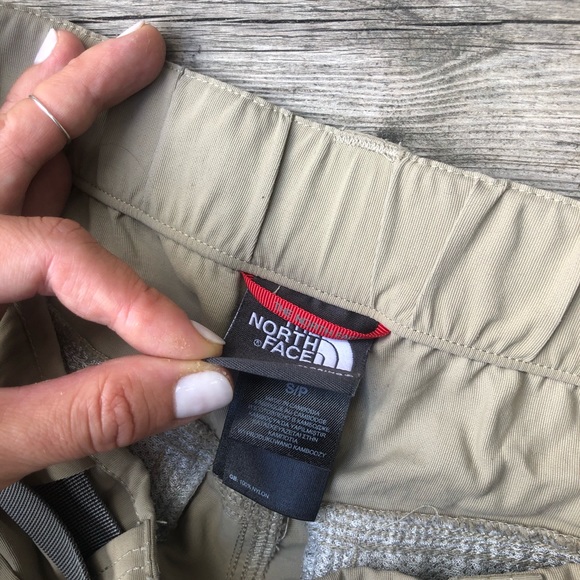 North Face Cargo Pants/Shorts - Picture 3 of 3